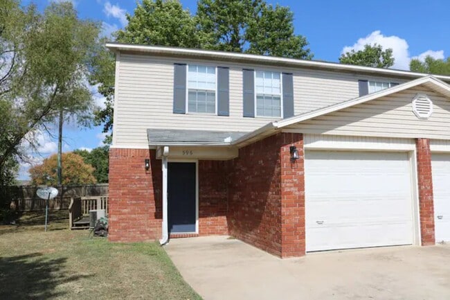 Building Photo - 596 W Moan Pl