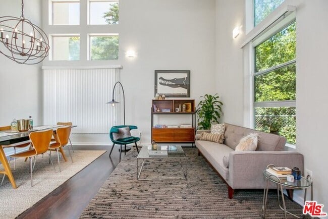 Building Photo - 2393 Silver Lake Blvd Unit 6 Rental