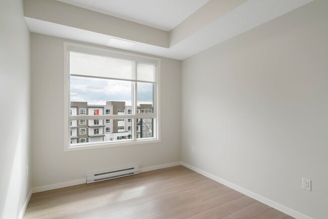 Photo - 33-3433 Carringham Gate NW