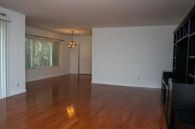 Photo - A Warm Sherman Oaks Condo Unit 103