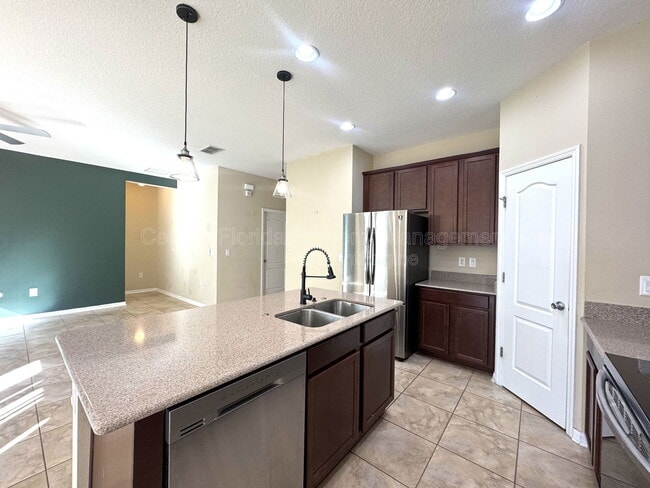 Photo - 215 Lakeshore Dr