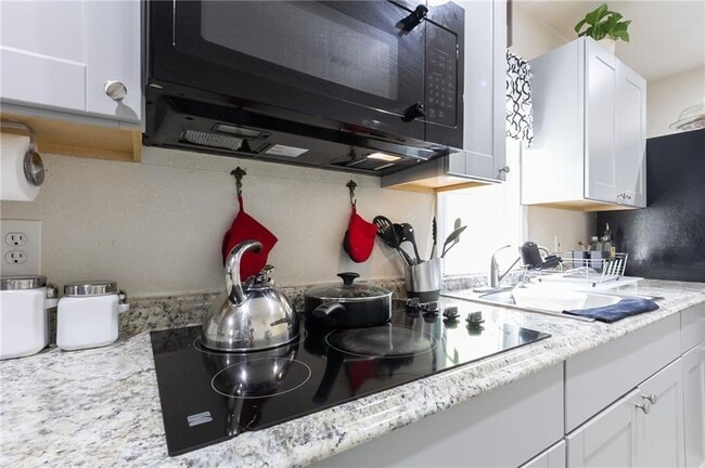 Photo - 728 Saybrook Cir NW