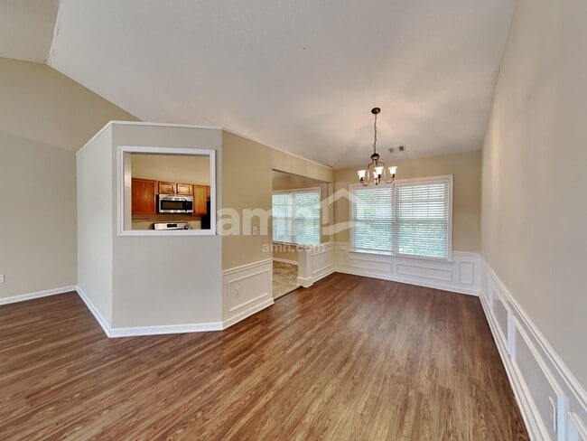Photo - 375 Bass Way NW