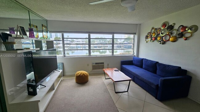 Photo - 220 Kings Point Dr Unidad 105