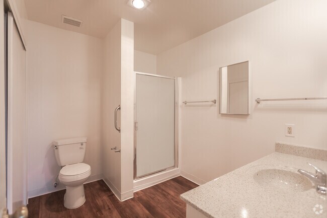 2BR,2BA - 950SF - Bathroom
