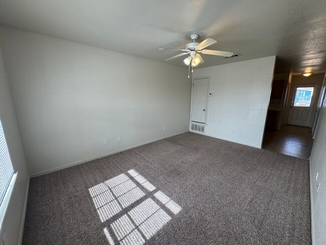 Photo - 400 Brittney Way Unidad # C