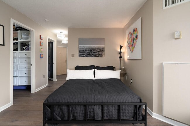 Photo - 2111 Wisconsin Ave NW