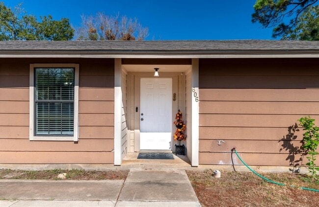 Photo - 606 E 2nd St