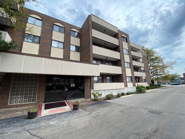Photo - 9240 Gross Point Rd Condo Unit 406