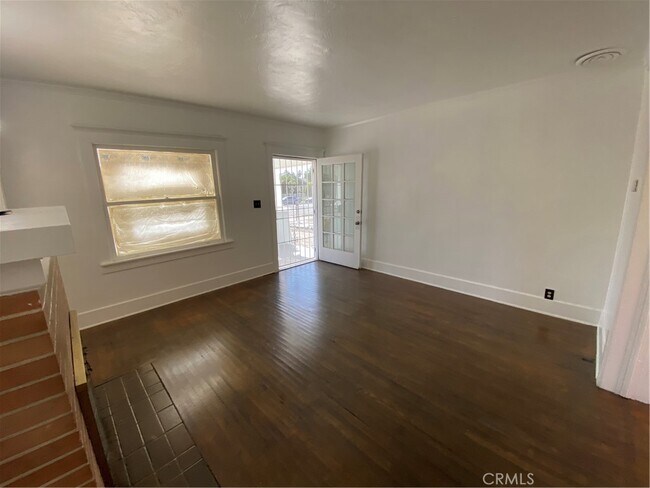 Photo - 686 W 8th St