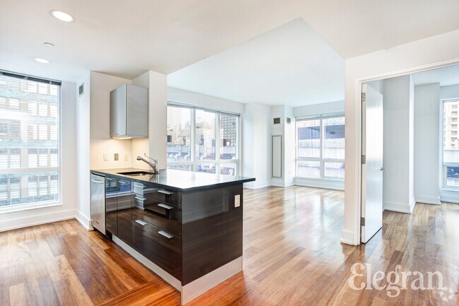 Building Photo - 350 W 42nd St Unit APT 10K