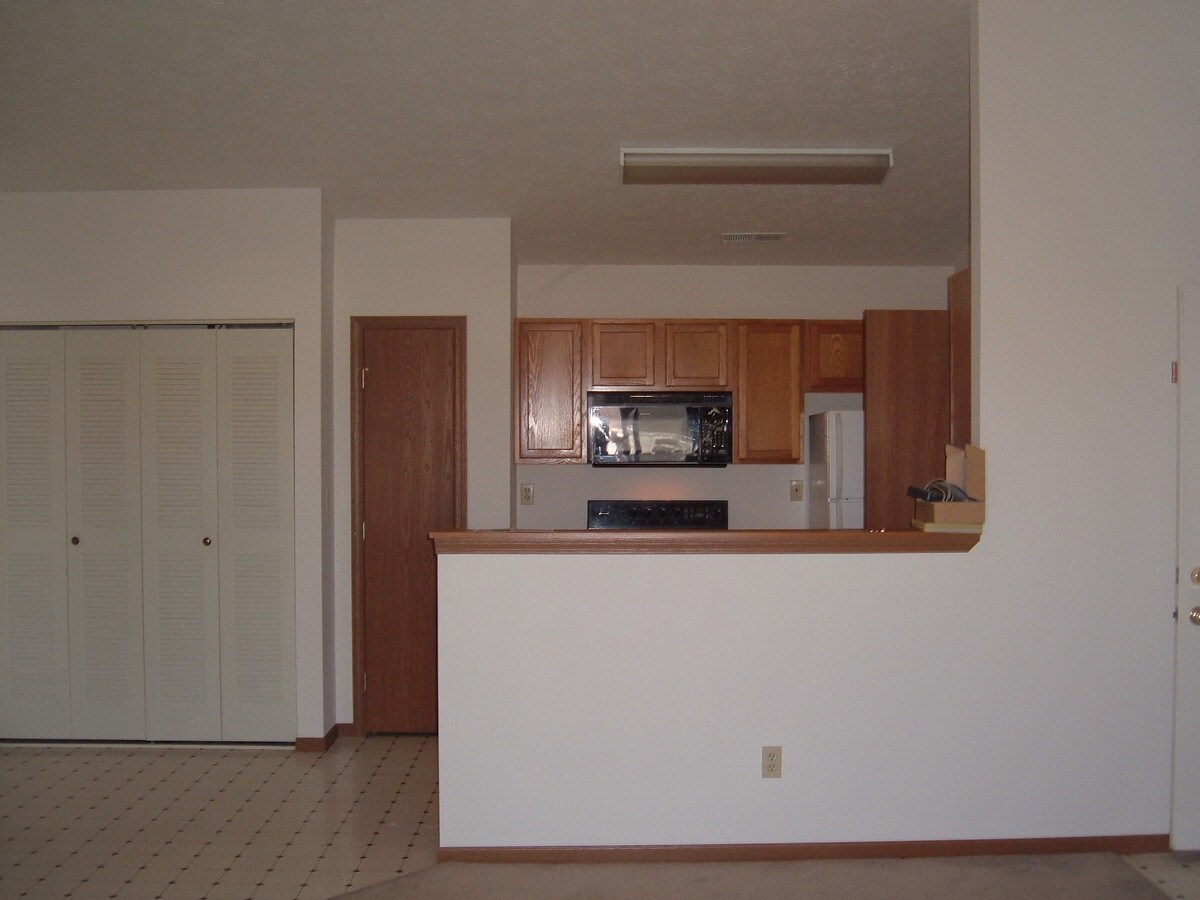 Kitchen - Mill Creek Apartments