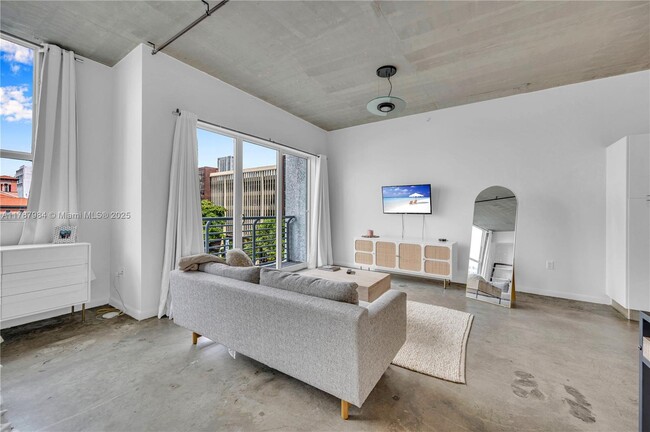 Building Photo - 133 NE 2nd Ave Unit 415 Rental