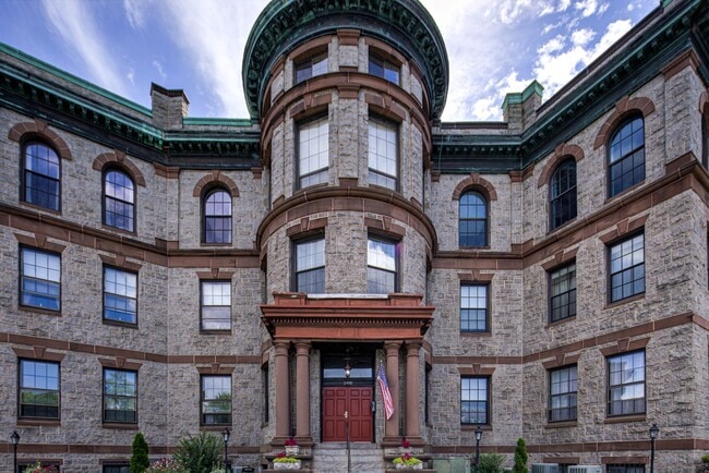Building Photo - Welcome to the Baynard House; Elegant, Spacious & Bright Showing- Coming Soon Unit 3
