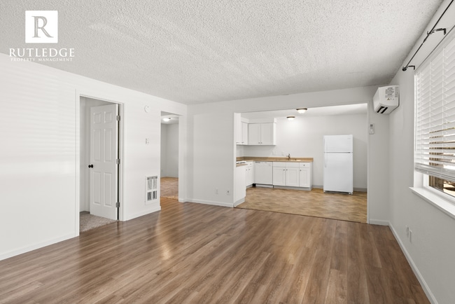 Photo - 2250 Crater Lake Ave