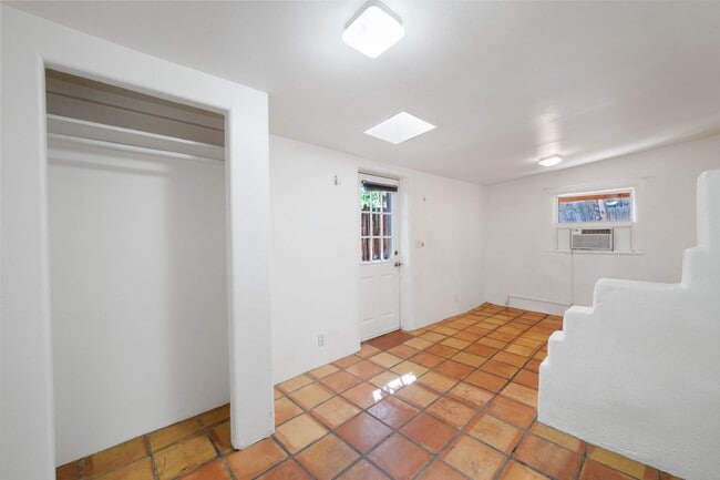 Photo - Quaint Studio in Prime Location Unidad C