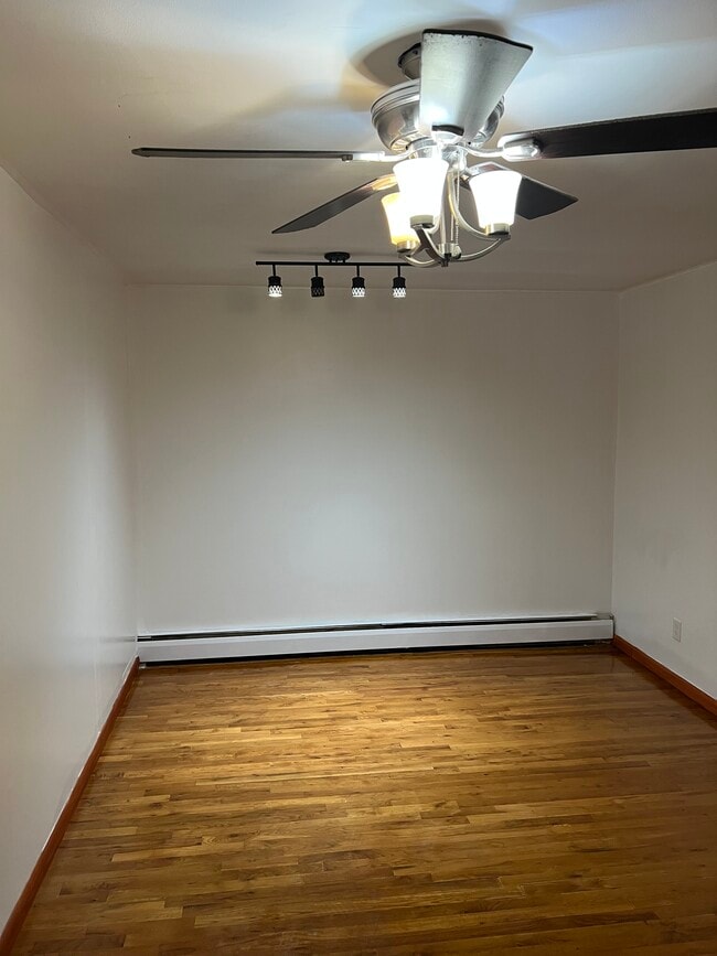 Building Photo - 888 Jerome St Rental