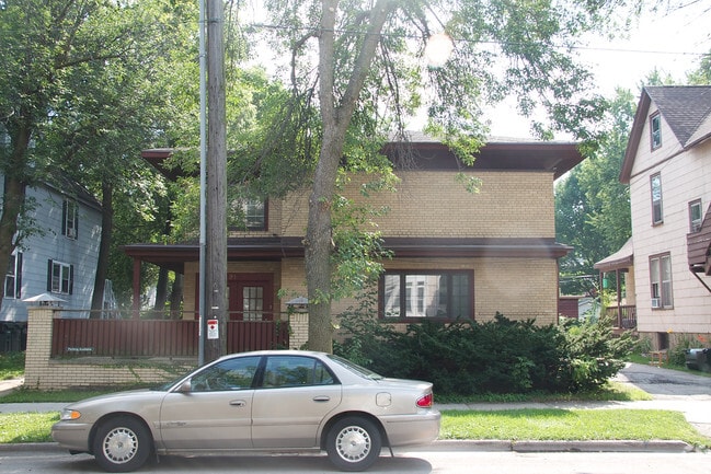 Primary Photo - 210 N Blair St