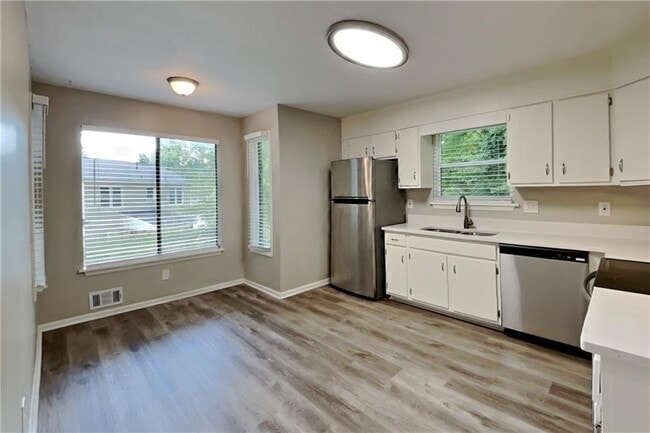 Photo - 3013 Alberta Dr