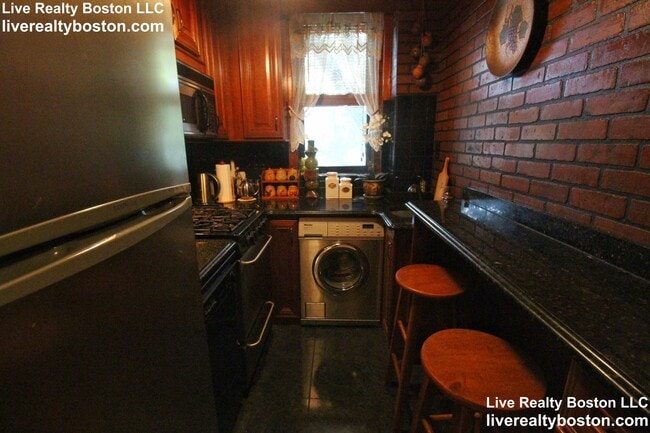 Building Photo - 62 Quint Ave Unit 16