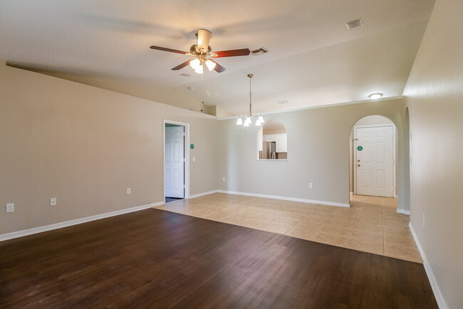 Photo - 559 Grand Royal Cir