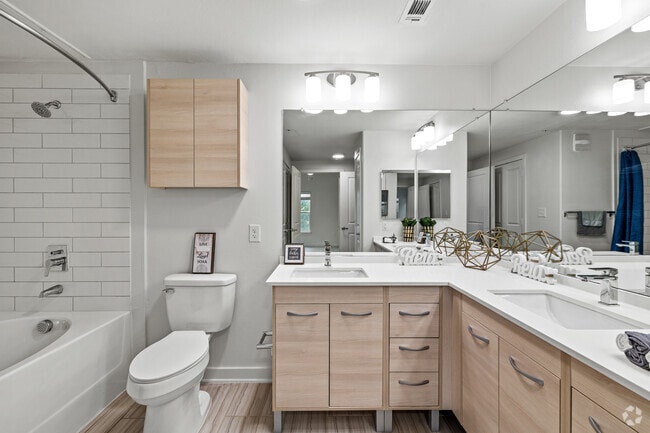 1BR, 1BA - 722SF - Bathroom - Trillium Terrace