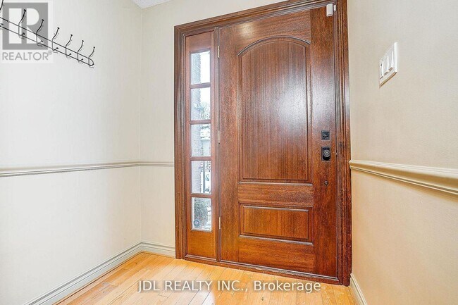 Photo - 87 Munro Blvd