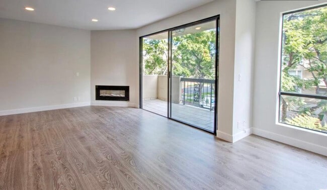 Photo - 423 N Palm Dr Unidad 302