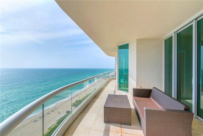 Photo - 16051 Collins Ave Unidad Turnberry