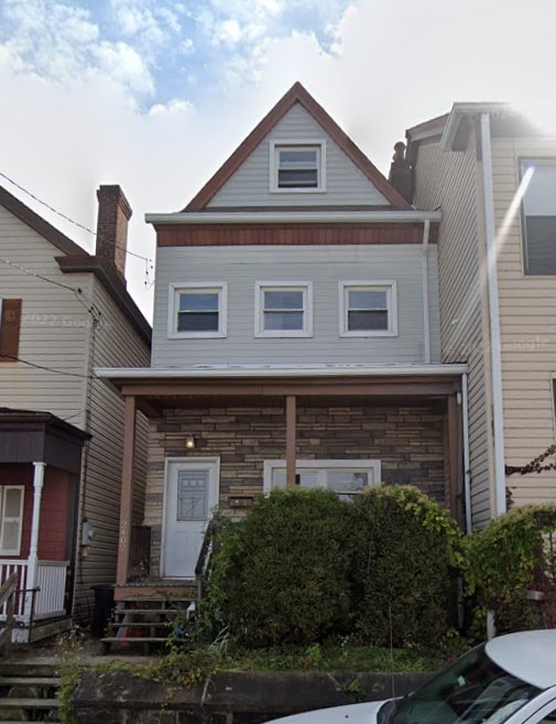 Photo - 2402 Cobden St House