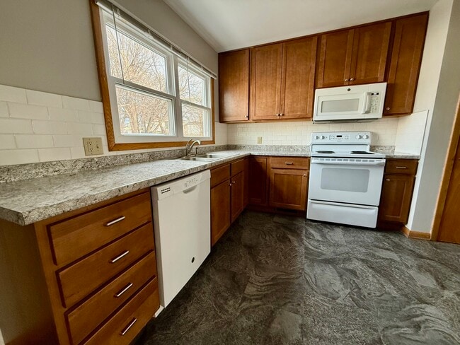 Building Photo - 912 Waterloo Rd