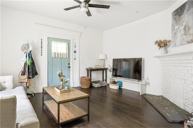 Photo - 822 Elbert St SW