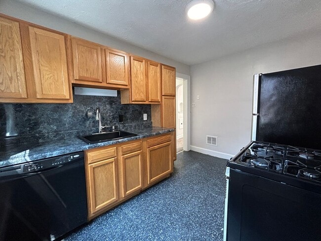 Building Photo - 20445 Stratford Rd Unit 20447 Stratford Rd