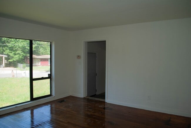 700 Apache St