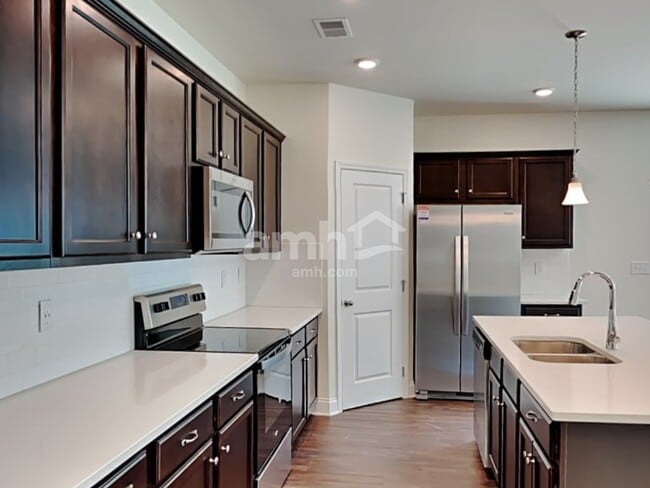 Photo - 899 Carnaby Ln