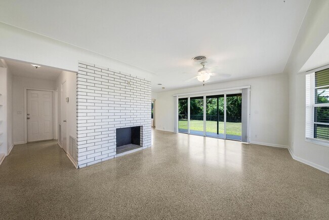 Photo - 2022 Collier Ave