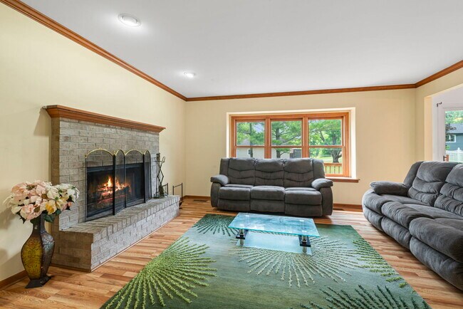 Photo - 630 Maple Ct