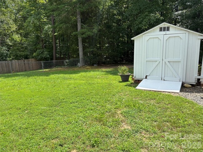 Photo - 316 Springhill Ln