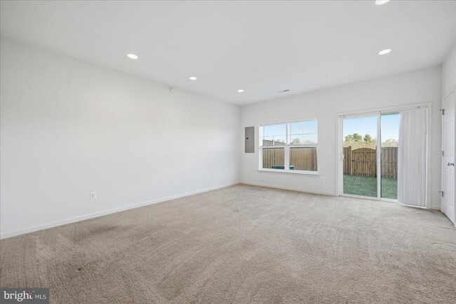 Building Photo - 117 Rotunda Dr