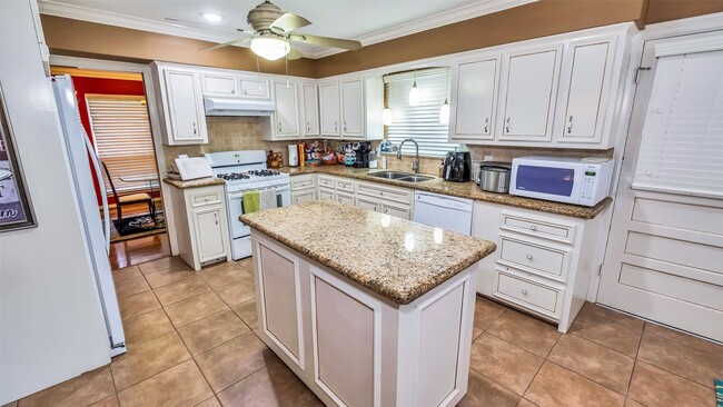 Photo - 7919 Montglen Dr