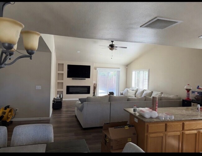 1761 Bay Ct