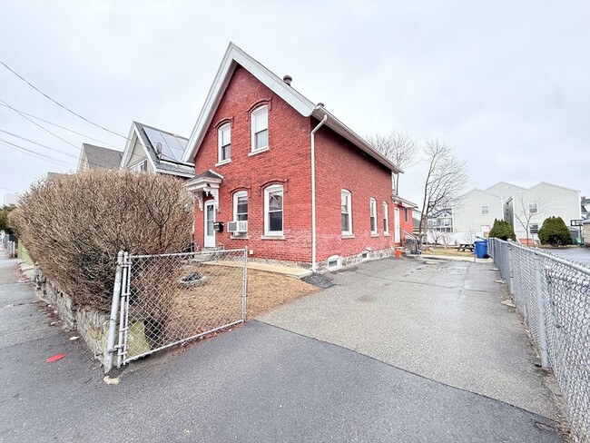 Photo - 142 Abbott St