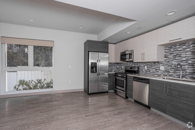 2BR, 2BA - 856-917 SF