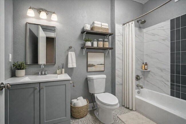 Photo - 156 N Tucker St