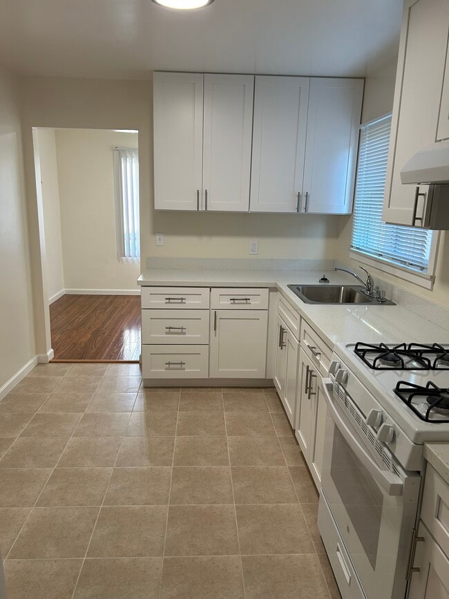 Photo - 1729 Ward St