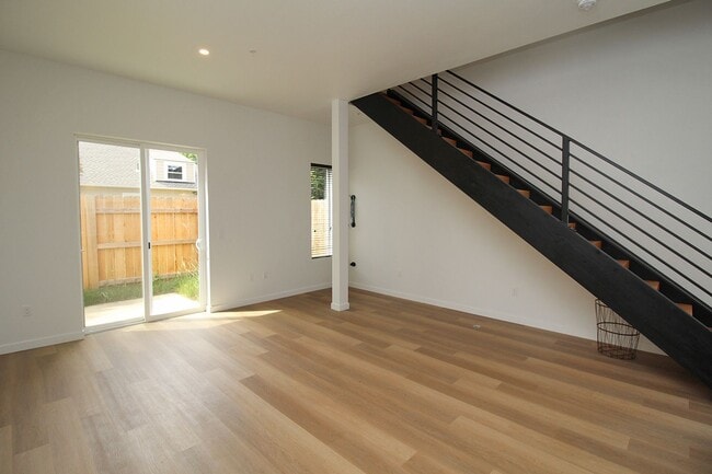 Photo - 2516 NE Flanders St