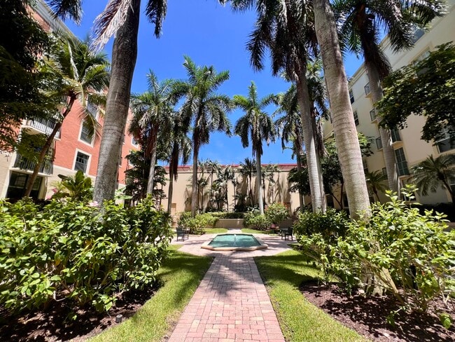 Building Photo - 630 S Sapodilla Ave Unit 204