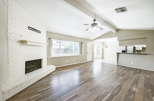 Building Photo - 5347 Lincoln Green Dr