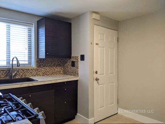 Photo - 1005 Newton St Unidad 1001.5