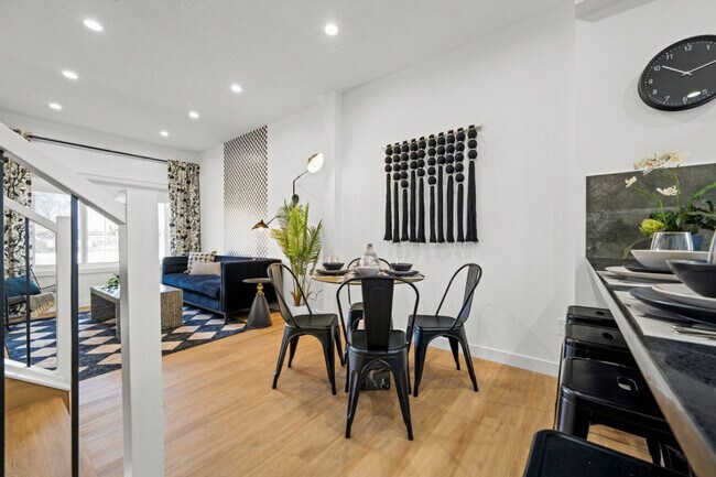 Photo - 11025-11155 155 St NW Unit SI ID1308633P